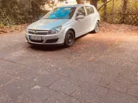 Używany Opel Astra 90 KM (66 kW) 2007 Srebrny Sedan/Limuzyna