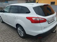 Usado Ford Focus Champions Edition 116 CV (85 kW) 2012 Blanco Familiar