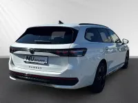 Używany VW Passat R-line 177 KM (130 kW) 2024 Biały Kombi