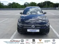 Gebraucht VW Golf VIII R-line 150 PS (110 kW) 2025 Grenadillschwarz Kombi