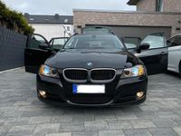 Gebraucht BMW 318 143 PS (105 kW) 2012 Schwarz Kombi