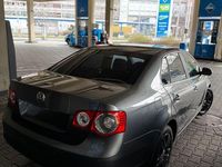 Gebraucht VW Jetta 105 PS (77 kW) 2007 Grau Limousine