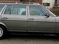 Gebraucht Mercedes E230 136 PS (100 kW) 1979 Grau Kombi