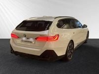 Gebraucht BMW 520 M Sport 208 PS (152 kW) 2025 Mineralweiss metallic Kombi