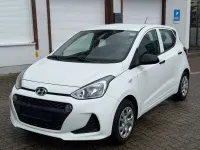 Gebraucht Hyundai i10 Pure 67 PS (49 kW) 2018 Weiß Kleinwagen