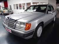 Gebraucht Mercedes E230 132 PS (97 kW) 1989 Silber Limousine