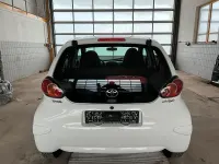 Gebraucht Toyota Aygo 68 PS (50 kW) 2012 Weiß Kleinwagen