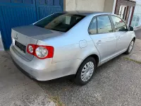 Gebraucht VW Jetta Trendline 105 PS (77 kW) 2007 Silber Limousine