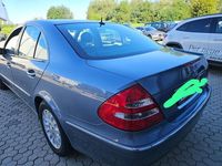 Gebraucht Mercedes E200 163 PS (119 kW) 2005 Blau Limousine