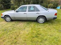 Second-hand Mercedes E280 193 CP (141 kW) 1992 Berlinǎ