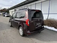 Gebraucht Mercedes T180 Progressive 116 PS (85 kW) 2024 Rot Van / Kleinbus