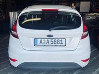 Gebraucht Ford Fiesta Trend 75 PS (55 kW) 2009 Weiß Kleinwagen