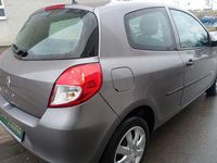 Gebraucht Renault Clio III 75 PS (55 kW) 2012 Grau Kleinwagen