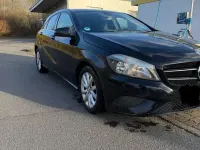 Gebraucht Mercedes A180 122 PS (89 kW) 2013 Schwarz Kleinwagen
