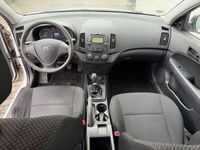 Gebraucht Hyundai i30 Edition 109 PS (80 kW) 2012 Weiß Kombi