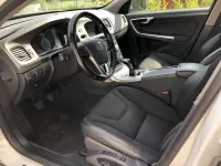 Gebraucht Volvo V60 Momentum 181 PS (133 kW) 2015 Weiß Kombi