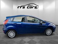 Gebraucht Ford Fiesta Trend 82 PS (60 kW) 2016 Indicblau metallic Kleinwagen