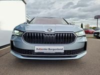 Gebraucht Skoda Superb Selection 150 PS (110 kW) 2024 Pebble silber metallic Kombi