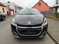 Gebraucht Peugeot 208 83 PS (61 kW) 2018 Schwarz Kleinwagen