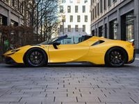 Nouă Ferrari SF90 999 CP (734 kW) 2026 Galben Cabrio