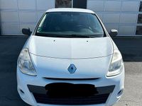 Używany Renault Clio II 75 KM (55 kW) 2011 Biały Hatchback