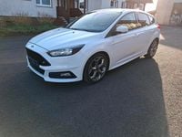 Gebraucht Ford Focus ST 240 PS (176 kW) 2015 Weiß Limousine