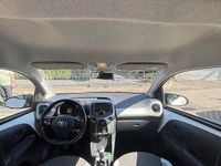 Gebraucht Toyota Aygo X-play 69 PS (50 kW) 2015 Weiß Kleinwagen