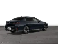 Gebraucht BMW M760e 571 PS (419 kW) 2025 Schwarz Limousine