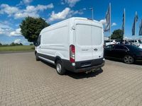 Gebraucht Ford Transit Trend 131 PS (96 kW) 2018 Weiß Van / Kleinbus