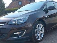 Gebraucht Opel Astra Edition 165 PS (121 kW) 2013 Braun Kombi