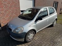 Gebraucht Toyota Yaris 68 PS (50 kW) 2001 Silber Kleinwagen