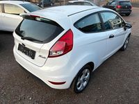 Gebraucht Ford Fiesta 82 PS (60 kW) 2014 Weiß Kleinwagen