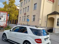 Gebraucht Mercedes ML500 AMG 387 PS (284 kW) 2008 Weiß SUV