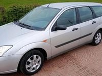 Second-hand Ford Focus 75 CP (55 kW) 1998 Argintiu Berlinǎ