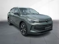Neu VW Tiguan 150 PS (110 kW) 2026 Cipressinogrün metallic SUV