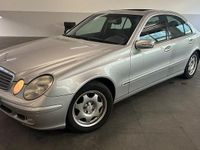 Gebraucht Mercedes E220 150 PS (110 kW) 2002 Silber Limousine