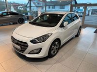 Gebraucht Hyundai i30 GO! 101 PS (74 kW) 2016 Weiß Limousine