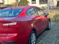 gebraucht Kia Rio EZ2014 in Limousine rot