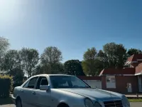Usado Mercedes E200 136 CV (100 kW) 1997 Gris Berlina