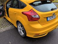 Gebraucht Ford Focus ST 250 PS (183 kW) 2013 Gelb Limousine