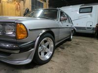 Gebraucht Mercedes E280 185 PS (136 kW) 1983 Silber Kombi