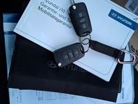 Gebraucht Hyundai i10 Edition 69 PS (50 kW) 2012 Silber Kleinwagen