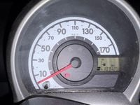 Gebraucht Toyota Aygo 68 PS (50 kW) 2009 Silber Kleinwagen