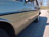 Gebraucht Mercedes E230 136 PS (100 kW) 1982 Grün Limousine