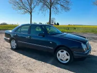 Gebraucht Mercedes E240 Elegance 170 PS (125 kW) 1998 Blau Limousine