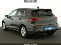 Gebraucht VW Golf VIII Life 131 PS (96 kW) 2023 Grau Limousine