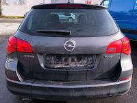 Gebraucht Opel Astra Design Edition 140 PS (102 kW) 2012 Karbongrau Kombi