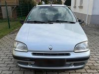 Gebraucht Renault Clio 58 PS (42 kW) 1996 Silber Kleinwagen