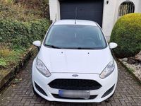 Gebraucht Ford Fiesta Trend 101 PS (74 kW) 2017 Weiß Kleinwagen