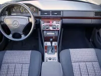 Gebraucht Mercedes E200 136 PS (100 kW) 1996 Smaragdschwarz (metallic) Cabrio